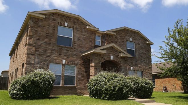 Дом Мики Джонсона, подозреваемый в перестрелке, в которой погибли пять полицейских, в Меските, штат Техас, 8 июля 2016 г.