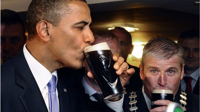 Обама пьет Гиннес