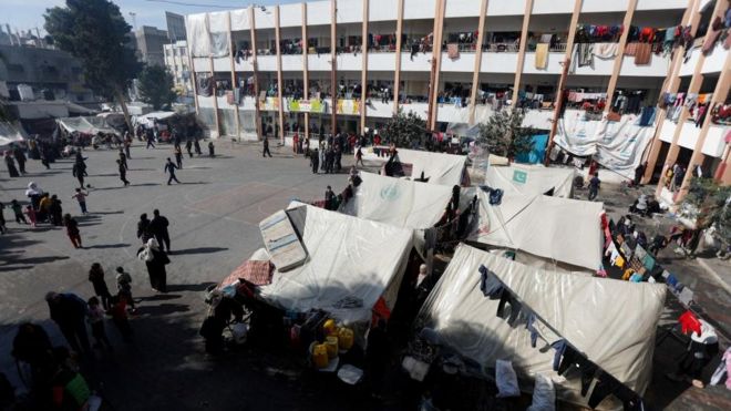 多くのパレスチナ人が避難しているパレスチナ自治区ガザ地区南部のラファの学校(7日)