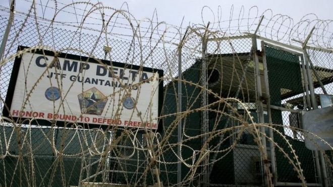 Le transfert au Ghana de Mahmud Oumar et Mouhamed Bin Afef, deux anciens prisonniers de Guantanamo, continue de faire polémique.