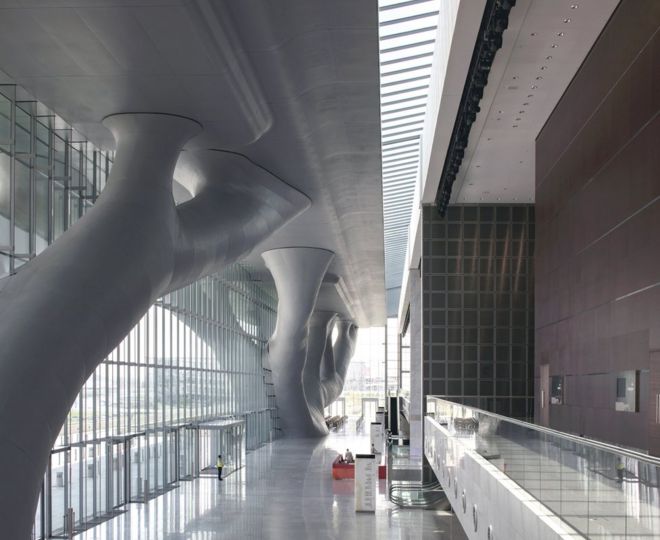 Катарский национальный конференц-центр, разработанный Аратой Исодзаки (фото с веб-сайта Притцкеровской премии, доступно для скачивания)