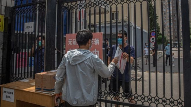 السلطات الصينية أمرت سكان بكين بعدم مغادرتها