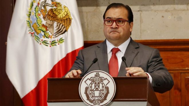 Хавьер Дуарте, губернатор штата Веракрус, принял участие в пресс-конференции в Халапе, Мексика, 10 августа 2015 года.
