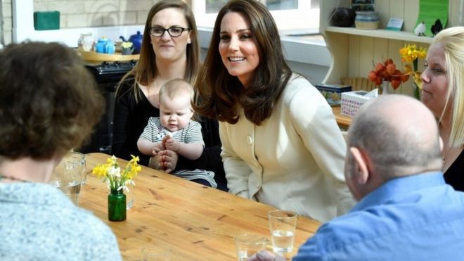Герцогиня Кембриджская встречает родителей
