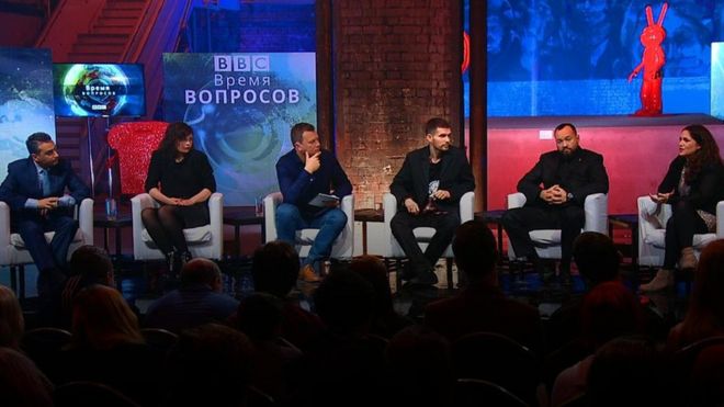 Noize MC, Шлосберг, Анохин, Магкоева и Феррис-Ротман в петербургском выпуске дебатов Би-би-си дискутируют о том, может ли повториться история и что именно приводит к революции.
