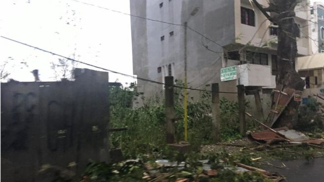 Ураган и разрушенное ограждение в Тугуэгарао