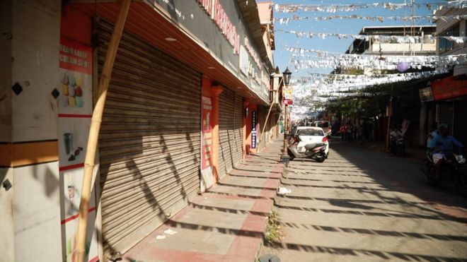 Магазины по всей Керале были закрыты.