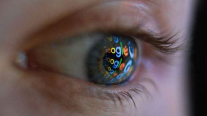 Olho reflete logomarca do Google