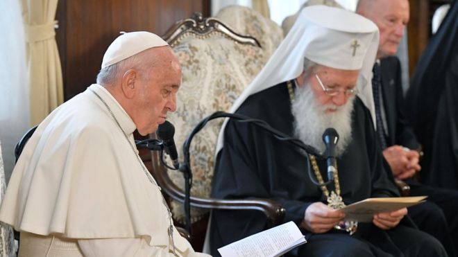 Папа Франциск и болгарский патриарх Неофит во Синодальном дворце в Софии