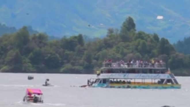 Boat sinks neat Guatape