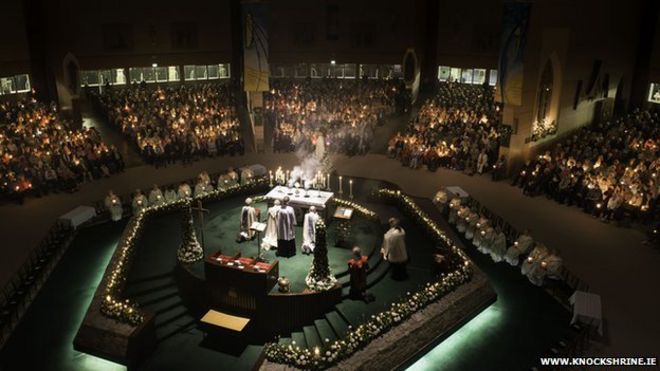 Новенская месса в базилике Нок в 2014 году