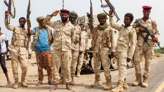 Суданские солдаты воюют вместе с поддерживаемыми Саудовской Аравией проправительственными силами против повстанцев Хути 22 июня 2018 года