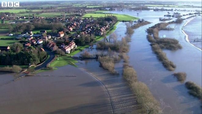 何キロも何キロも水が　2015年のイギリス大洪水