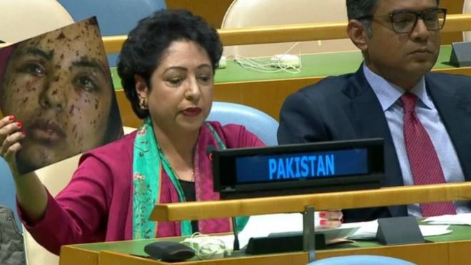 Pakistan's permanent UN representative Maleeha Lodhi holds up a photo of an injured girl at the General Assembly. The photo is of a girl in Gaza, but Lodhi claims it is from Kashmir.