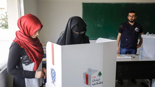 Женщины голосуют в Триполи