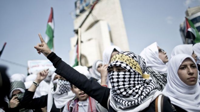 Палестинские школьницы во время антиизраильского протеста