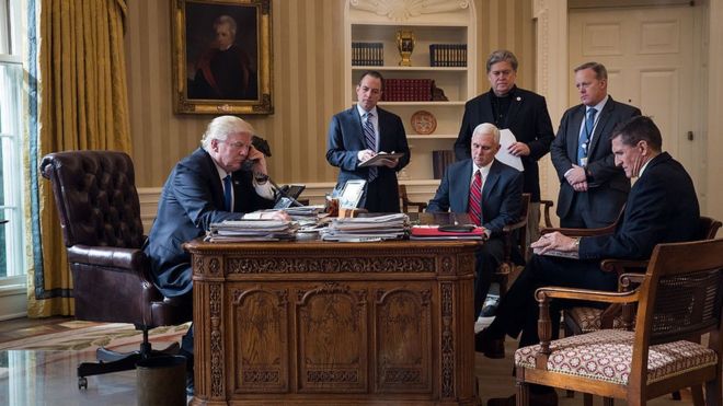 Trump surrounded by former aides and Mike Pence