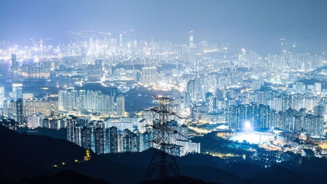 (แฟ้มภาพ) งานวิจัยหลายฉบับเชื่อว่า ฮ่องกงคือหนึ่งในเมืองที่ประสบปัญหาภาวะทางแสงมากที่สุดแห่งหนึ่งของโลก โดยระบุว่าระดับความเข้มข้นของแสงในบางพื้นที่มีค่าสูงกว่า 1 พันเท่าของมาตรฐานสากล