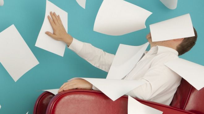 பரீட்சையில் பார்த்தெழுத அனுமதிக்காத ஆசிரியர்கள்; தாக்கிய மாணவர்கள்