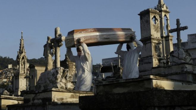 Gravediggers carry the coffin of Antonia Rodrigues during her funeral who passed away from the coronavirus disease (COVID-19), in Rio de Janeiro, Brazil, May 18, 2020