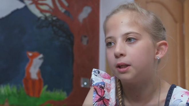 Lucy Groves, niña escocesa que tiene Protoporfiria eritropoyética.