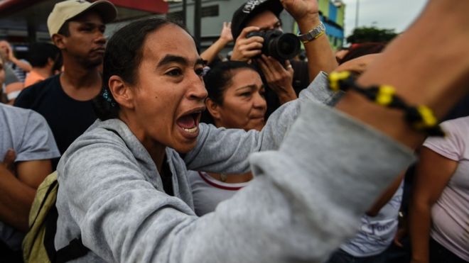 Протест жителей Венесуэлы против нехватки еды в июне этого года