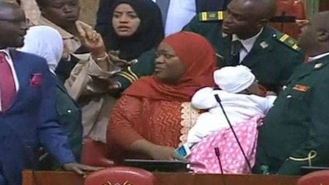 Bi Zuleika Hassan aliingia bungeni na mwanae mwenye umri wa miezi mitano aliambiwa na mwakilishi wa Spika si mahala sahihi pa kumlelea mtoto wake