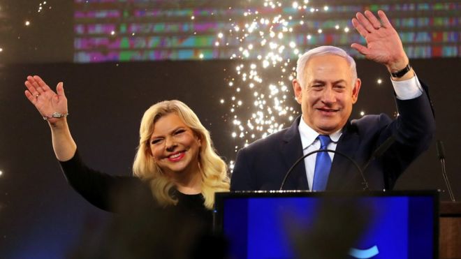 Сара и Биньямин Нетаньяху празднуют в штабе Ликуда после всеобщих выборов в Израиле в апреле 2019 года
