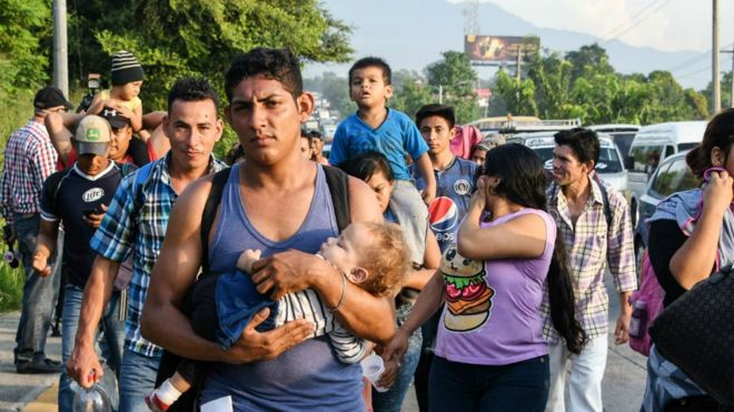 Resultado de imagen para MÃ¡s de 2.000 inmigrantes de la caravana cruzan MÃ©xico sin solicitar asilo
