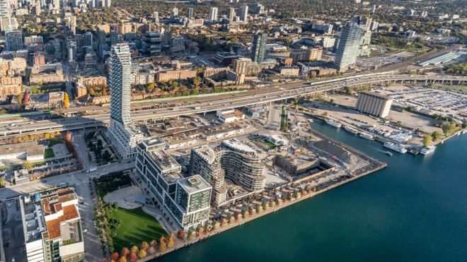Vista aérea de la antigua área portuaria e industrial de Toronto