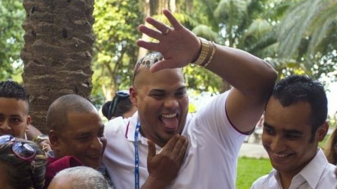 Cuban baseball players defect during tournament in Mexico - BBC News