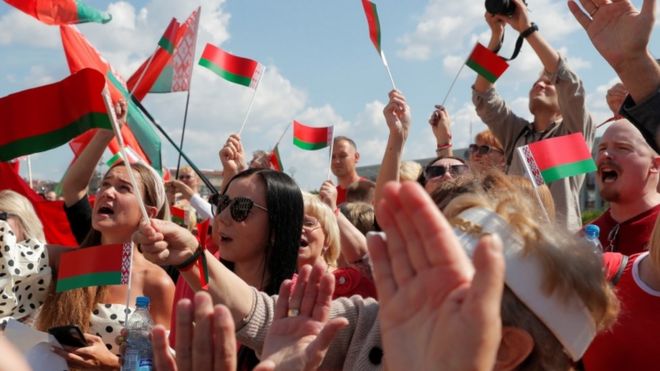 Supporters of President Lukashenko rally in central Minsk