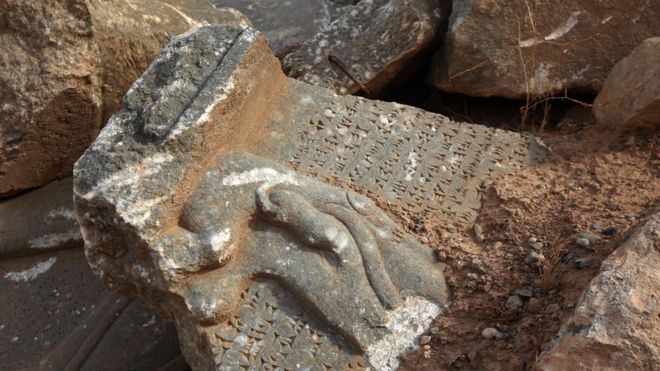 Поврежденные ассирийские артефакты в Нимруде (15 ноября 2016 года)