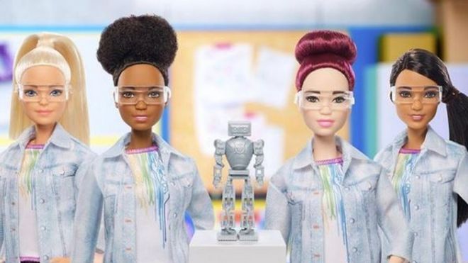 Ассортимент Robotics Engineer Barbie, в котором представлены куклы разных цветов и оттенков кожи - все носят лабораторные средства защиты глаз