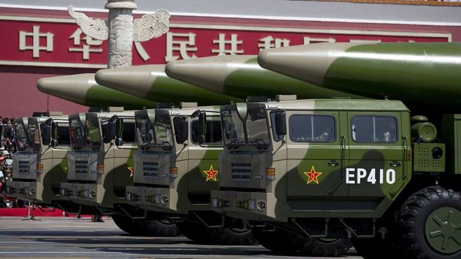 Xe quân sự Trung Quốc tên lửa đạn đạo DF-26