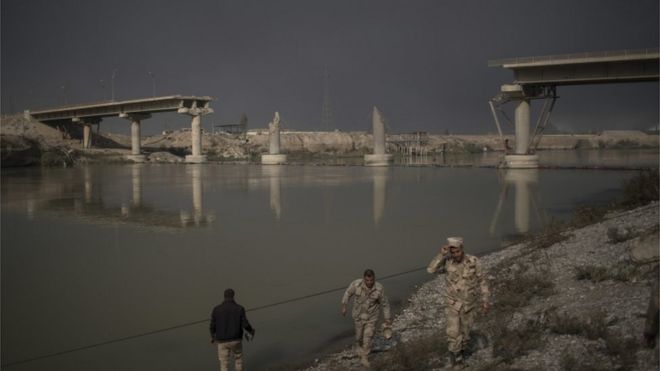 أحد الجسور الخمسة في مدينة الموصل