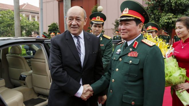 French Defence minister Jean Yves Le Drian met his Vietnamese counterpart, Gen.Ngo Xuan Lich