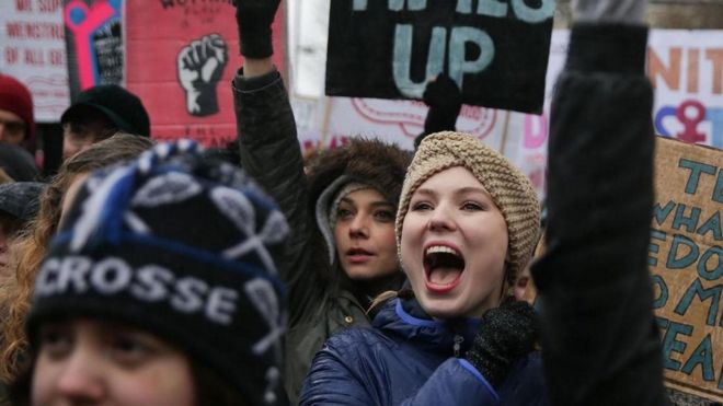 نساء يتظاهرن للمطالبة بحقوقهن