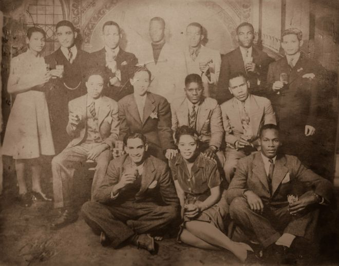 Фотография Барклая (справа внизу) с другими добровольцами из Вест-Индии