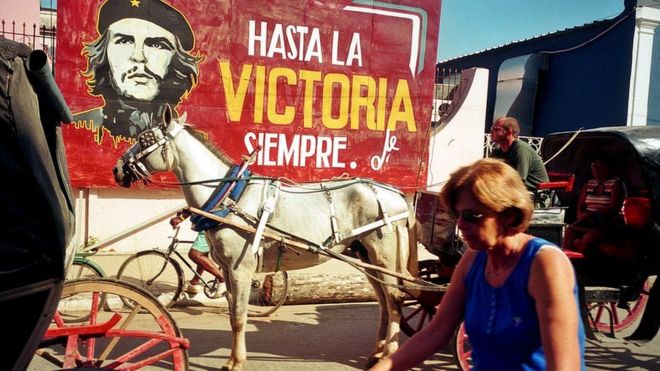 Mural com a frase de Che Guevara