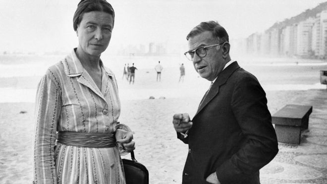 De Beauvoir y Sartre en la playa de Copacabana, Río.