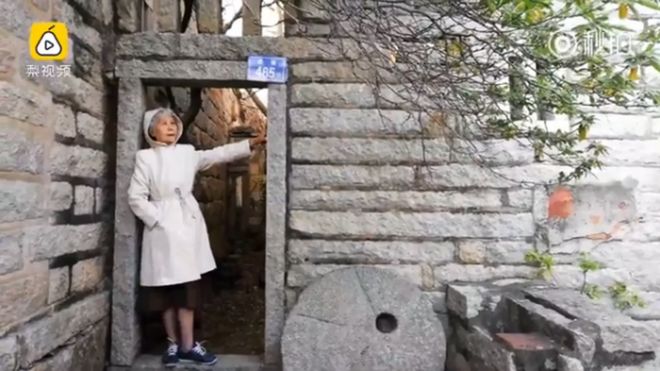 Госпожа Ци, 73-летняя туристка