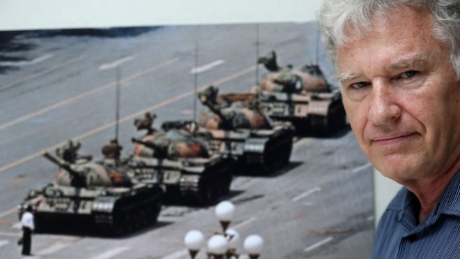 Nhiếp ảnh gia Jeff Widener và bức ảnh nổi tiếng Tank Man