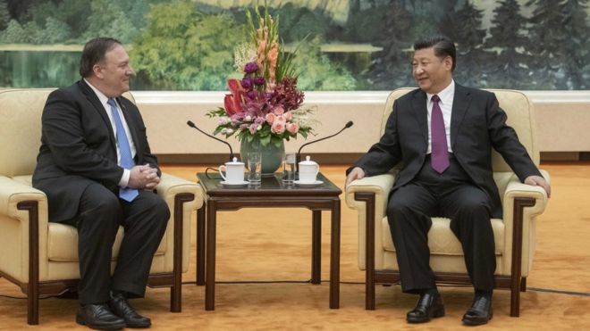 Госсекретарь США Майк Помпео и президент Китая Си Цзиньпин на встрече в Китае
