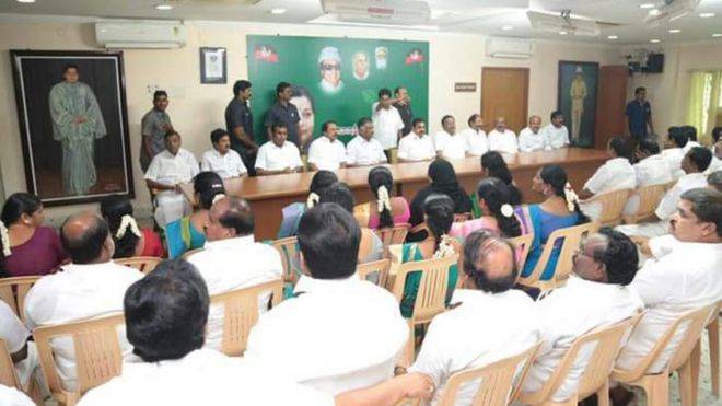 அஇஅதிமுக நிர்வாகிகள் கூட்டம்.