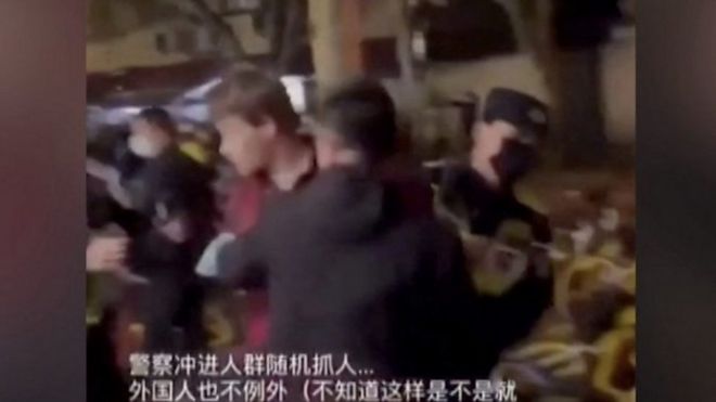 Trung Quốc: Nhà báo BBC bị cảnh sát đánh đập và giam giữ trong các cuộc biểu tình