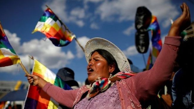 Mulher boliviana em protesto de apoio a Evo Morales