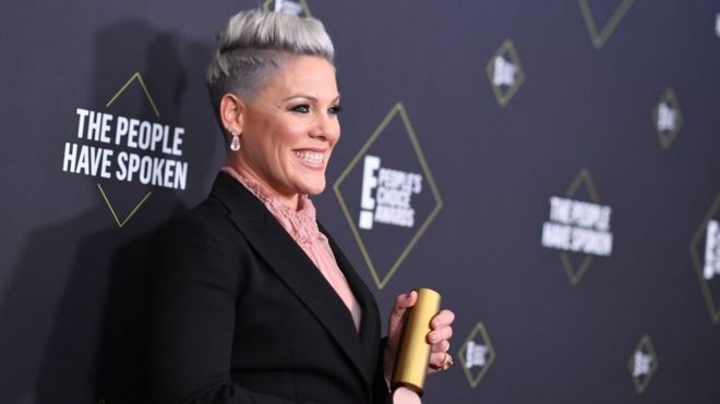 The Biggest Moments From The Peoples Choice Awards Bbc News