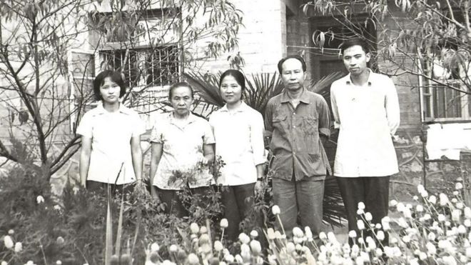 Siti Sukrisno dan kedua orang tuanya saat menjadi pengungsi di China.