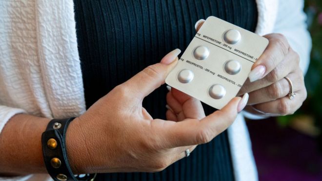 La demanda asegura que las acusadas proporcionaron información sobre píldoras abortivas que se entregan por correo.